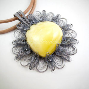 Naszyjnik z bursztynem